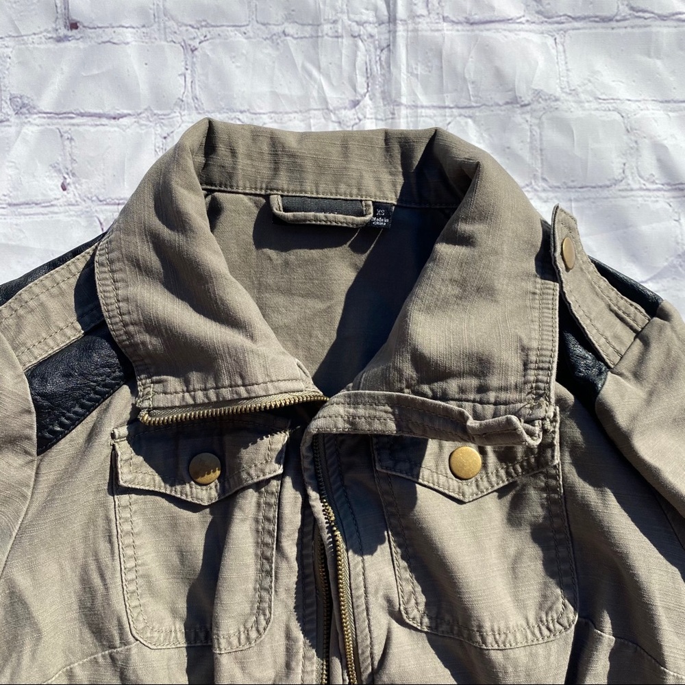 Utility Jacket - Picture 3 of 4
